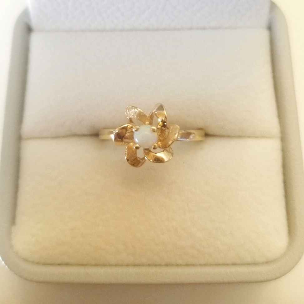 14k Gold Opal Ring